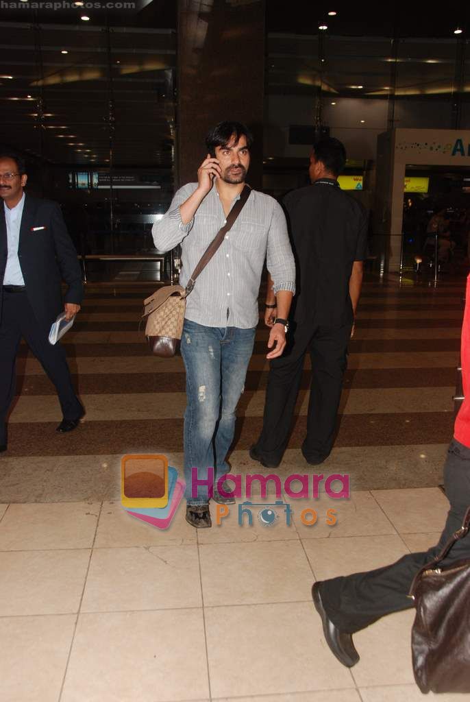 Arbaaz Khan snapped after music launch in Delhi in Airport on 7th Aug 2010