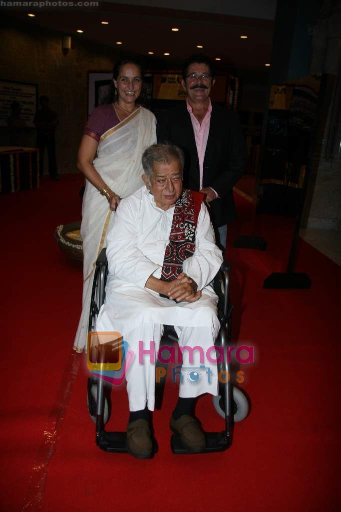 Shashi Kapoor at Complicate's A Disappearing Number play in NCPA on 8th Aug 2010 