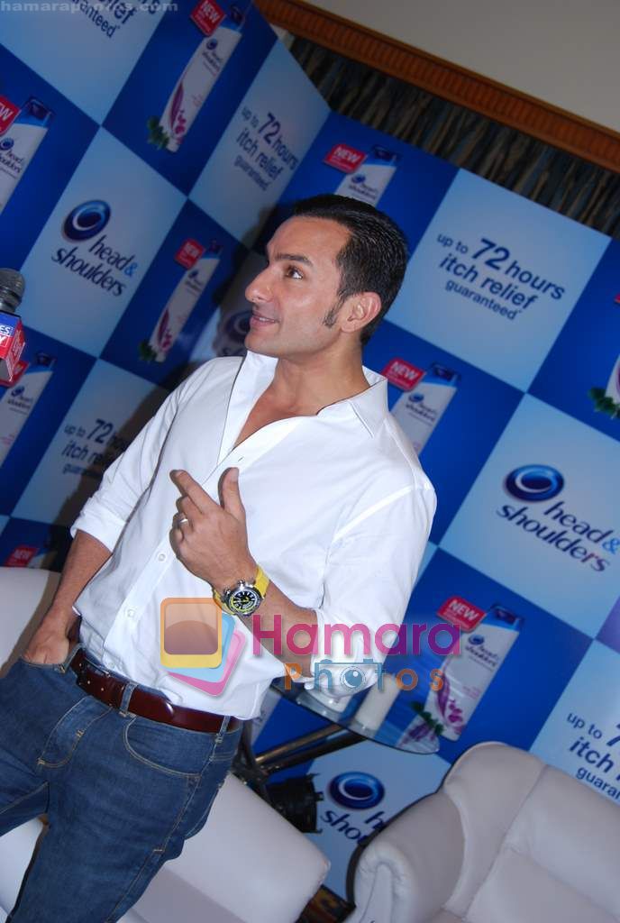 Saif Ali Khan at a promotional Head and Shoulders event on 10th Aug 2010 