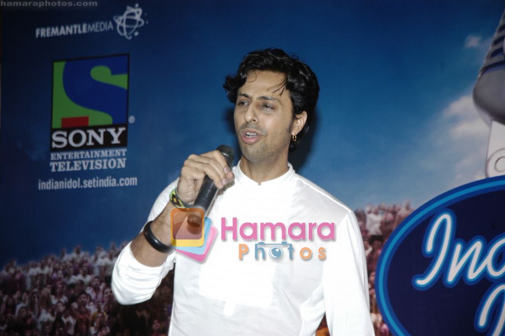 Salim Merchant promote Indian Idol in Inorbit Mall  Malad , Mumbai on 11th Aug 2010 