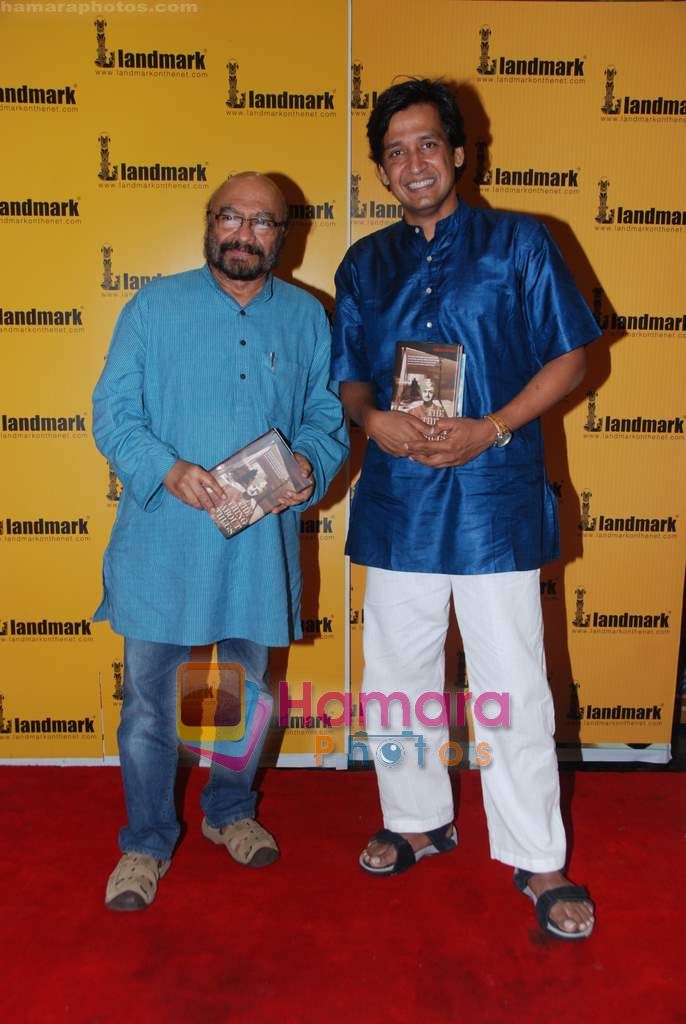 Shyam Benegal at the book launch of The Thing about Thugs in Landmark, Andheri on 12th Aug 2010 