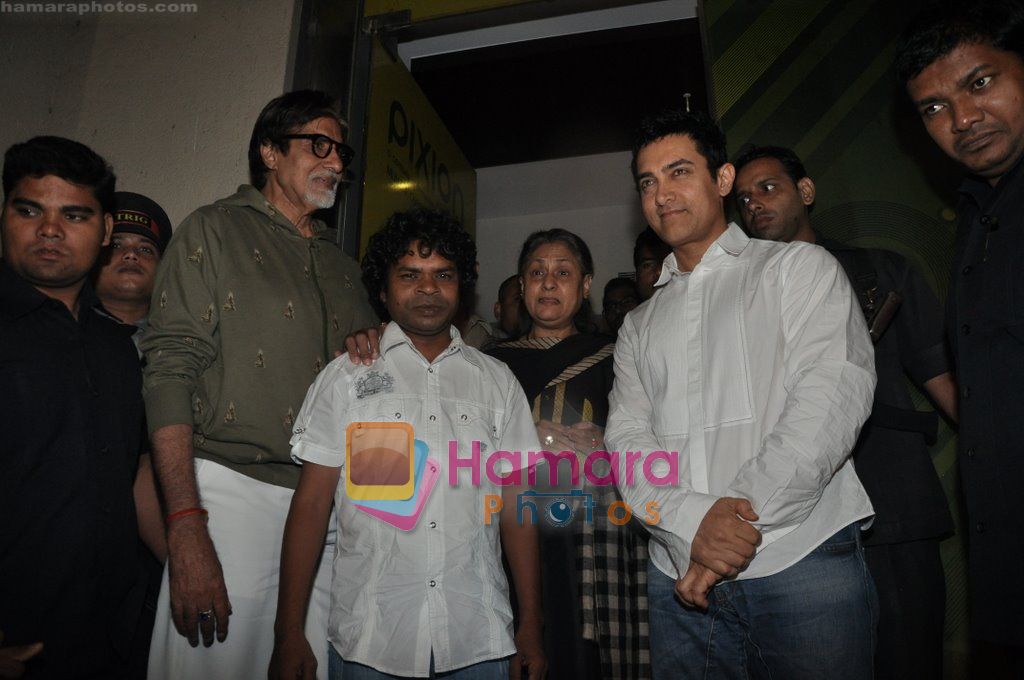 Aamir Khan, Amitabh Bachchan, Jaya Bachchan  watch Peepli live in Pixion,Bandra, Mumbai on 12th Aug 2010 