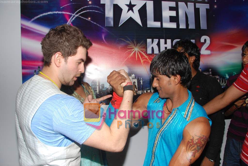 Neil Mukesh on the sets of India's Got Talent in Filmcity on 21st Aug 2010 