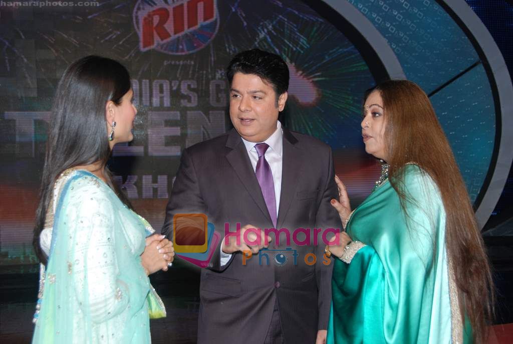 Kareena Kapoor, Kiron Kher, Sajid Khan Promote We Are Family movie on the sets of India's Got Talent in Filmcity on 23rd Aug 2010 