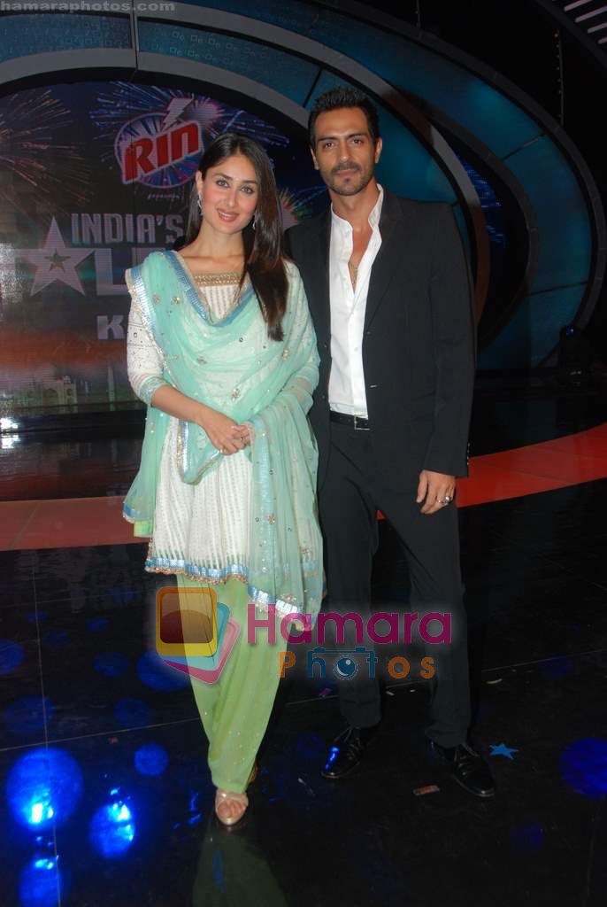 Kareena Kapoor, Arjun Rampal Promote We Are Family movie on the sets of India's Got Talent in Filmcity on 23rd Aug 2010 