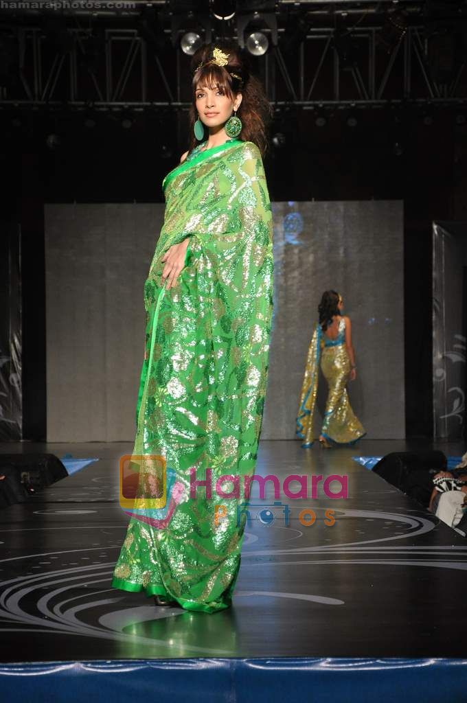 Model walks the ramp for Azeem Khan show presented by Standard Chartered in Grand Hyatt on 24th Aug 2010 