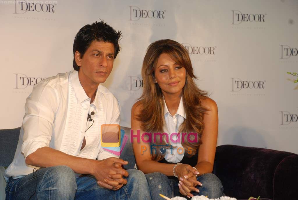 Shahrukh Khan and Gauri Khan the brand ambassadors for DDECOR furnishings in Taj Land's End on 25th Aug 2010 