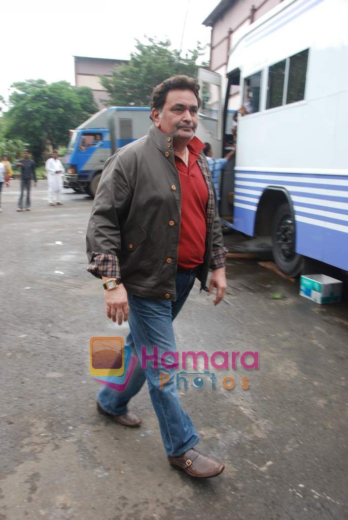 Rishi Kapoor on the sets of Tell Me O Khuda in Filmcity on 27th Aug 2010