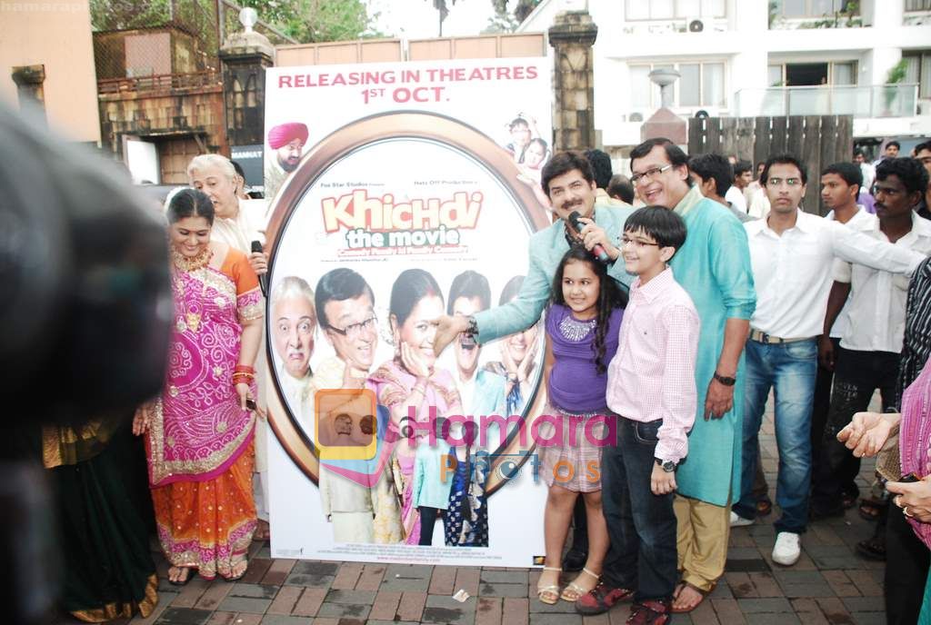 at Khichidi film promotion as they visit SRK outside Mannat on 27th Aug 2010 
