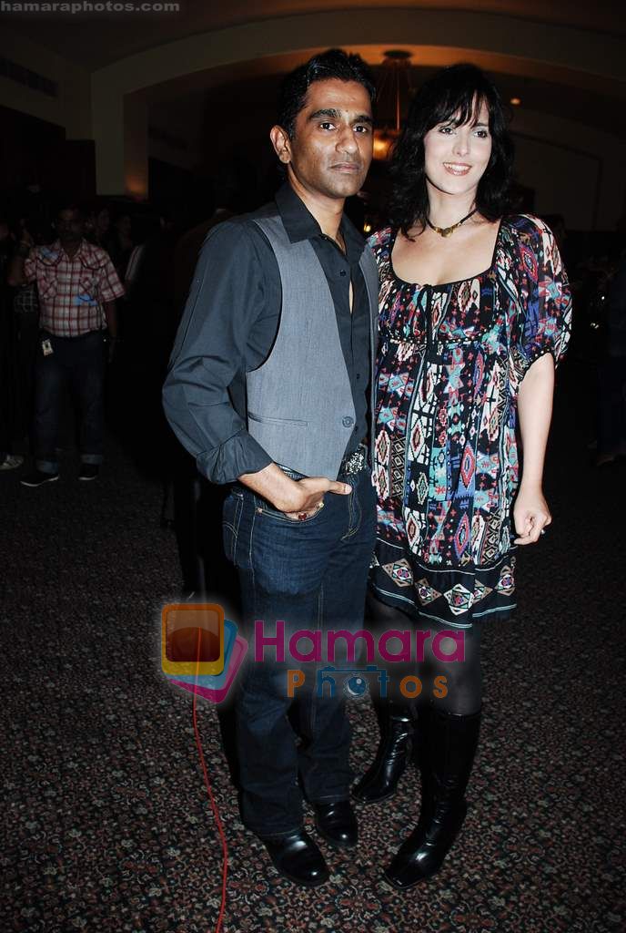 Tulip Joshi at Annu CHadda exhibition co hosted by Kiran Bawa in J W Marriott on 28th Aug 2010 