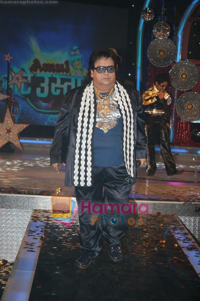 Bappi Lahiri on the sets of Chote Ustaad on 30th Aug 2010 