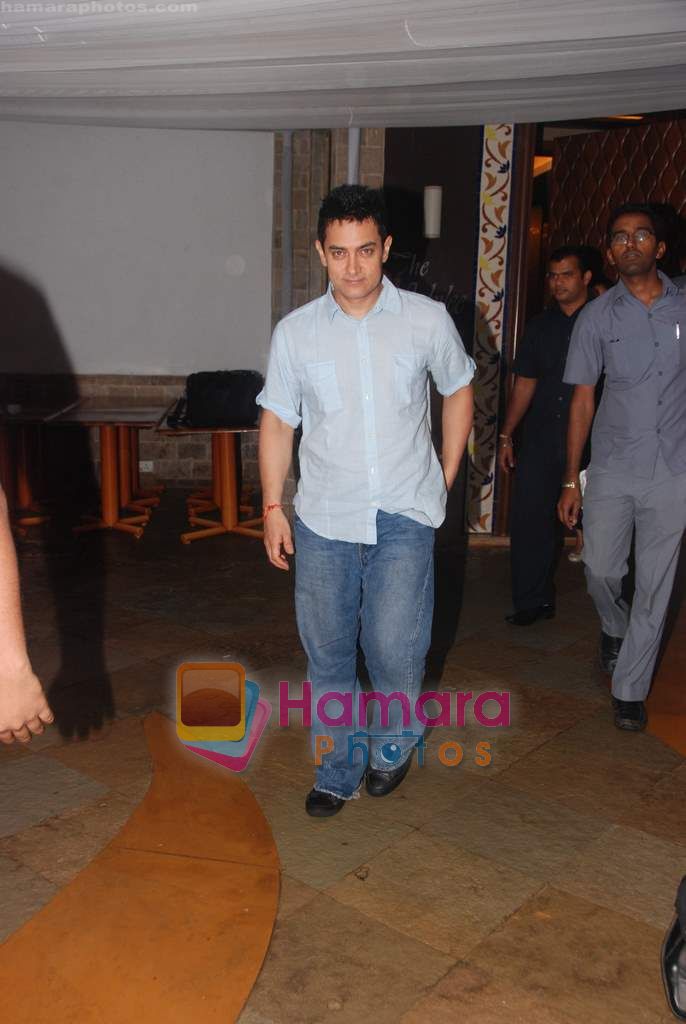 Aamir Khan snapped at Novotel Hotel in Juhu on 31st Aug 2010