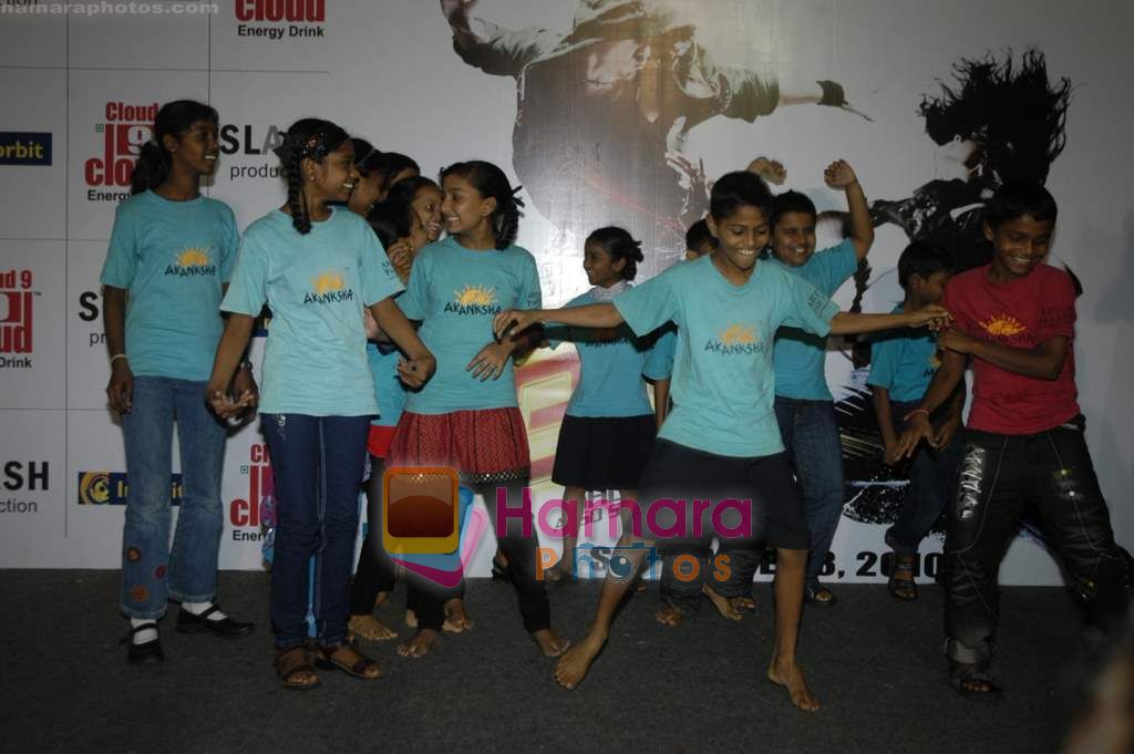 Surveen Chawla at Set Up 3-d promotional event with Akanksha kids in Inorbit, Malad on 1st Sept 2010 
