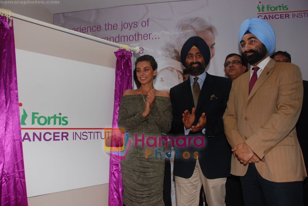Lisa Ray inaugurates Fortis Cancer Institute on 1st Sep 2010 