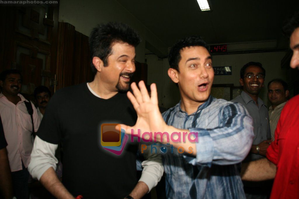 Anil Kapoor, Aamir Khan at Double dhamaal Launch in Mehboob Studio, Mumbai on 1st Sept 2010 