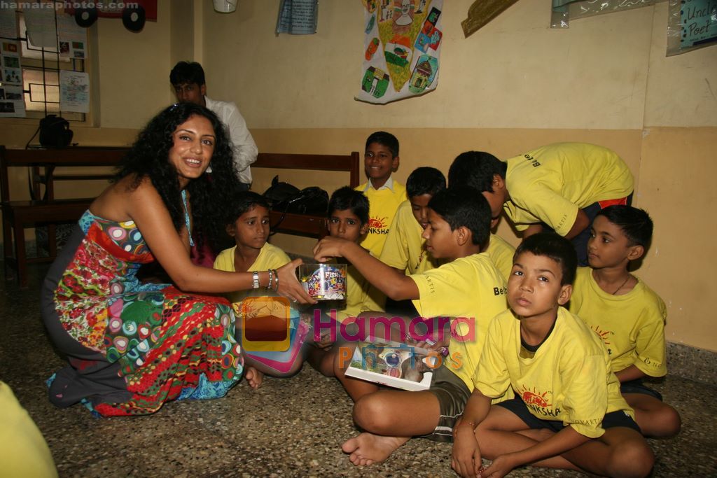 Parveen Dusanj visit Akansha NGO in PRabhadevi, Mumbai on 2nd Sept 2010 