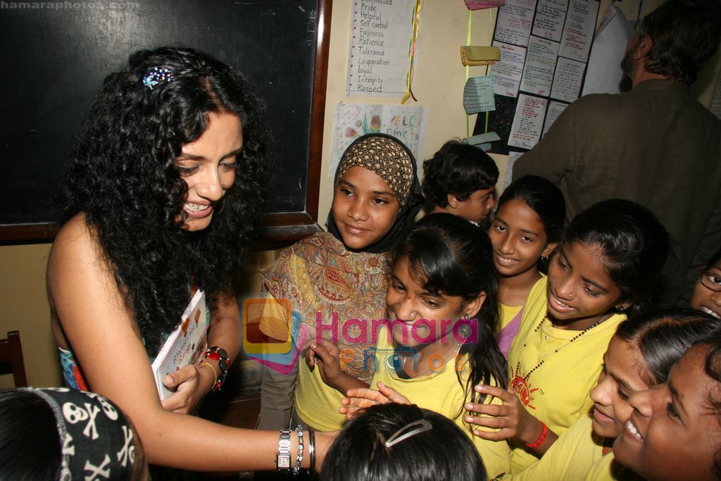 Parveen Dusanj visit Akansha NGO in PRabhadevi, Mumbai on 2nd Sept 2010 