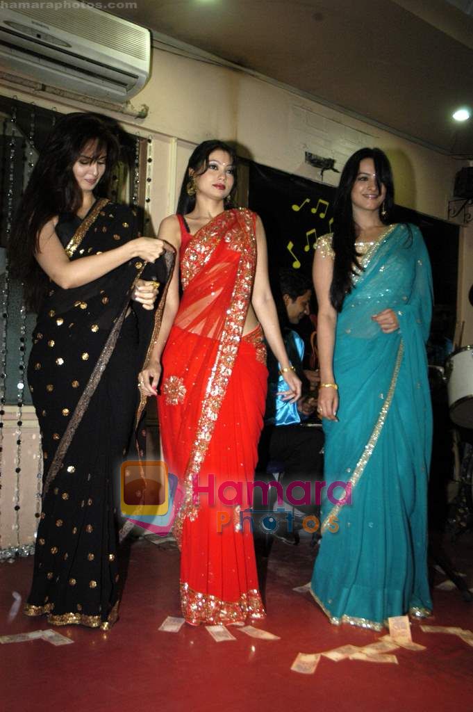 Rukhsar, Anita Hassanandani at Benny Babloo on location in Goregaon on 3rd Sept 2010 