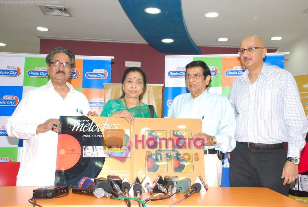 Asha Bhosle launches Unheard Melodies at Radio City in association with Universal in Bandra on 6th Sept 2010 