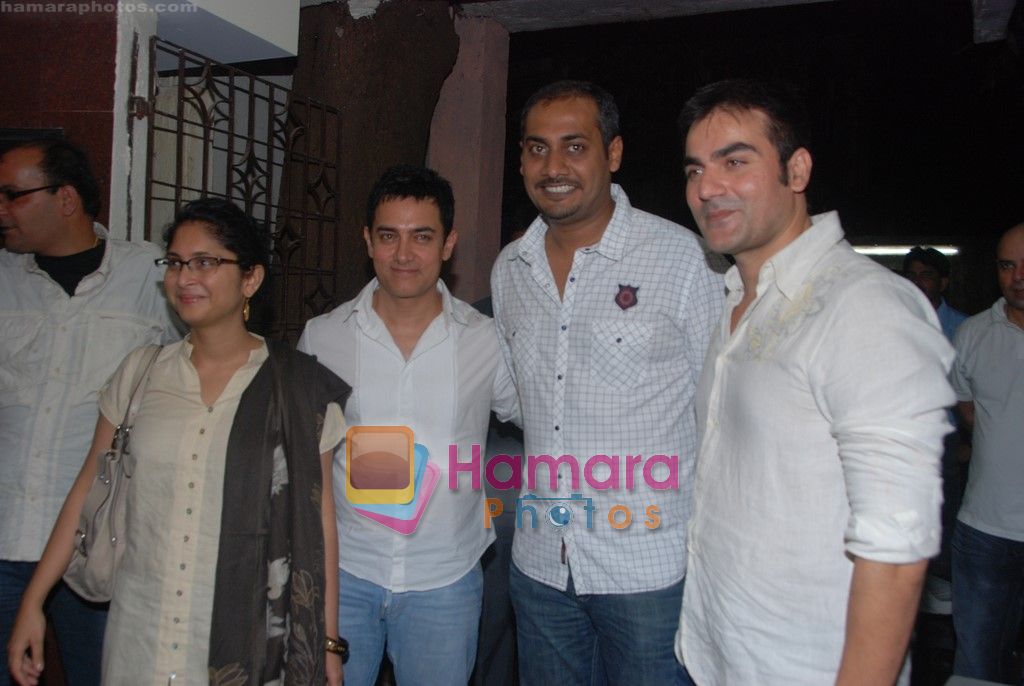 Aamir Khan, Arbaaz Khan watch Salman Khan's Dabangg in Ketnav, Mumbai on 6th Sept 2010 