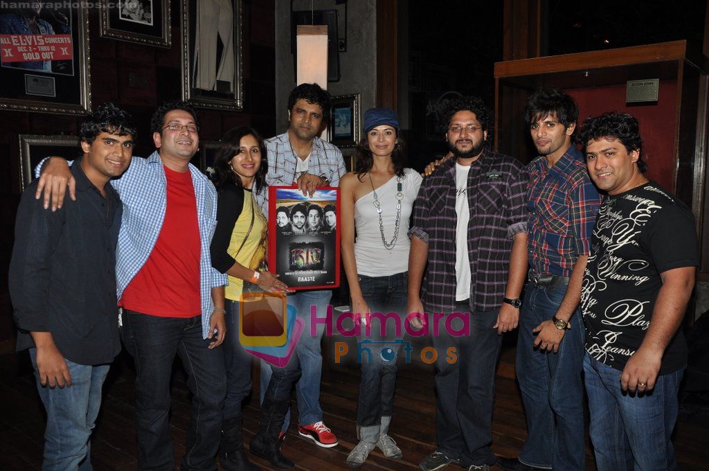 Teejay Sidhu, Manoj Bohra, Pooja Batra at the launch of Rio Band's Raaste Album in Hard Rock Cafe, Mumbai on 7th Sept 2010 