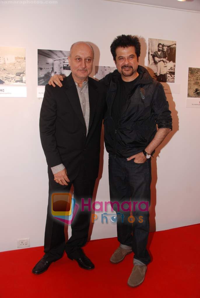 Anil Kapoor, Anupam Kher at Anupam Kher's art exhibition in Bandra on 7th Sept 2010 