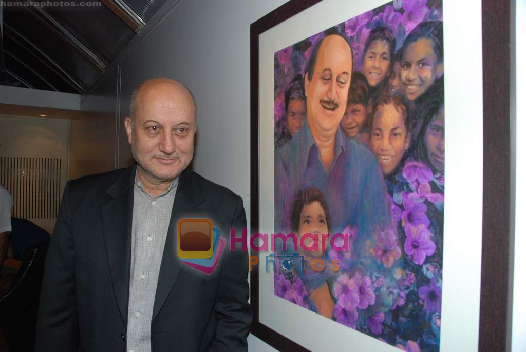Anupam Kher at Anupam Kher's art exhibition in Bandra on 7th Sept 2010 