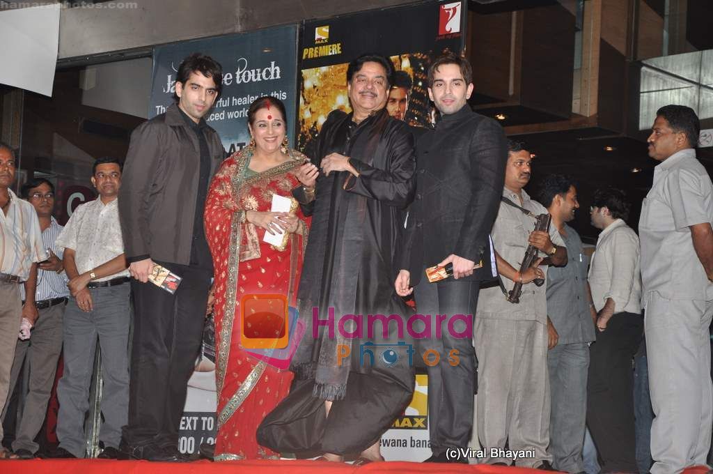 Shatrughan Sinha at Dabangg premiere on 9th Sept 2010 