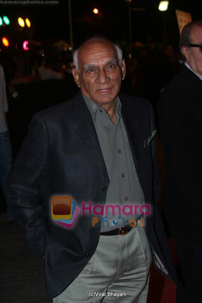Yash Chopra at Dabangg premiere on 9th Sept 2010 