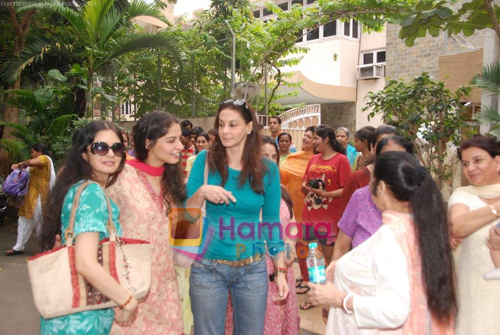 at Suzanne Roshan's Ganpati visarjan on 12th Sept 2010 