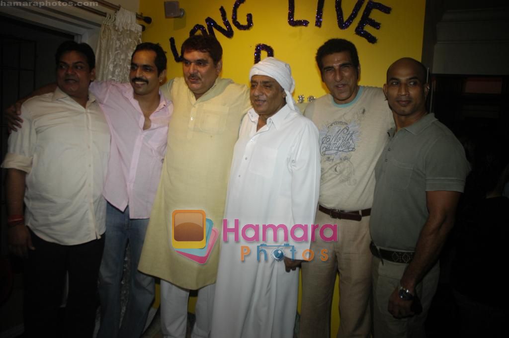 Raza Murad, Ranjeet, Mukesh Rishi, Vishwajeet Pradhan at Vishwajeet Pradhan's Long Live d Villains bad boyz party on 12th Sept 2010 