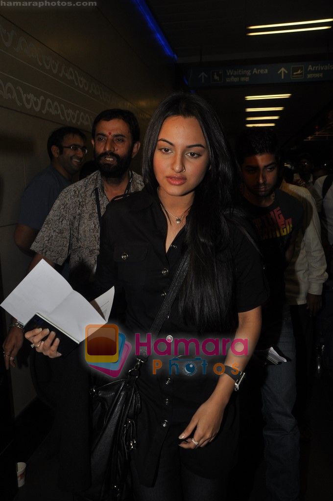 Sonakshi Sinha leave for Norway Film Festival in International Airport, Mumbai on 13th Sept 2010 