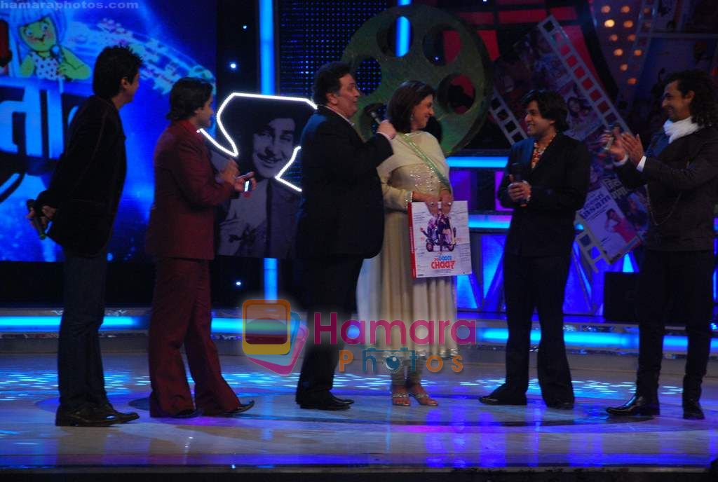 Neetu Singh, Rishi Kapoor promote their film Do Dooni Chaar on the sets of Star Plus Chhote Ustad in Mehboob Studio on 13th Sept 2010 