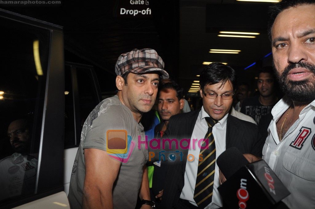 Salman Khan leave for Norway Film Festival in International Airport, Mumbai on 13th Sept 2010 