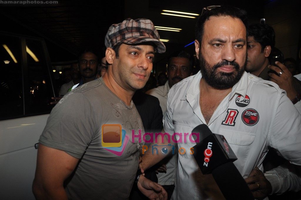 Salman Khan leave for Norway Film Festival in International Airport, Mumbai on 13th Sept 2010 