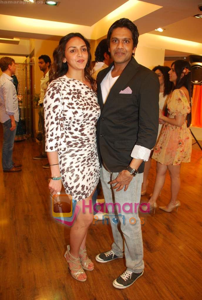 Esha Deol, Rocky S at Rocky S Aza collection launch  in Aza, Kemps Corner, Mumbai on 14th Sept 2010 