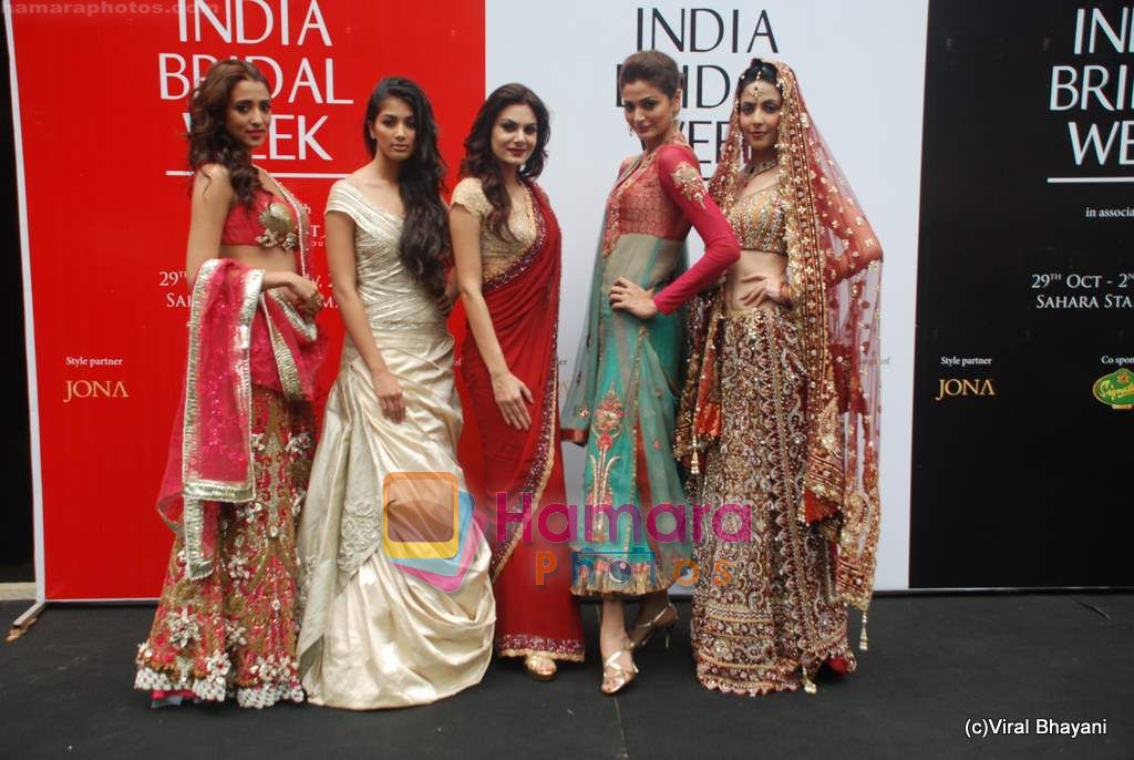 Shonal Rawat, Aanchal Kumar at Amby Valley Bridal week with top designers in Sahara Star on 14th Sept 2010 