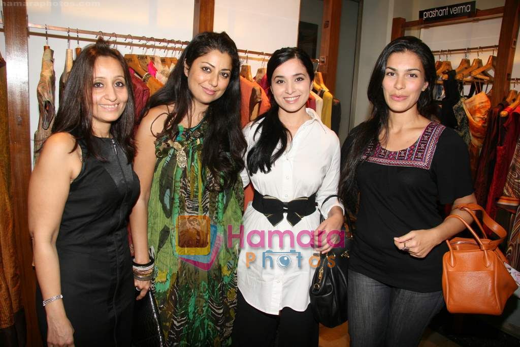 Simone Singh at Fuel's festive collection hosted by Manish Goel in Bandra on 14th Sept 2010 