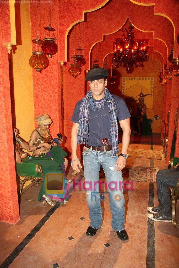 Salman Khan shoot for bigg boss 4 music video for COLORS in Film City, Goregaon on 16th Sept 2010 