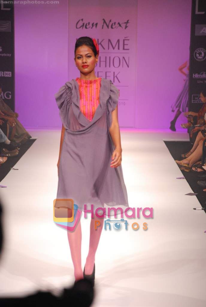 Model walks the ramp for Juilee Bendhkhale Show at Lakme Winter fashion week day 1 on 17th Sept 2010 