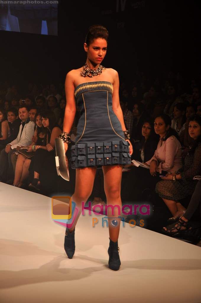 Model walks the ramp for Riddhi Siddhi Show at Lakme Winter fashion week day 1 on 17th Sept 2010 