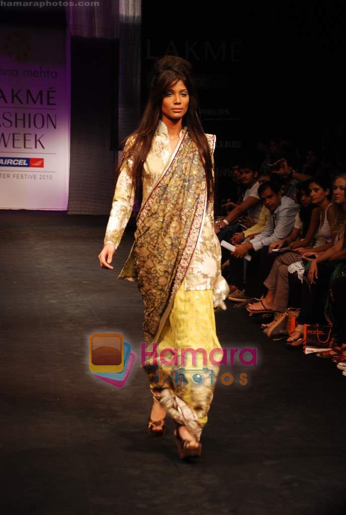 Model walks the ramp for Krishna Mehta Show at Lakme Winter fashion week day 1 on 17th Sept 2010 