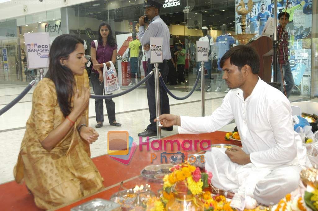Sameera Reddy at Oberoi Mall ganpati in Goregaon on 17th Sept 2010 