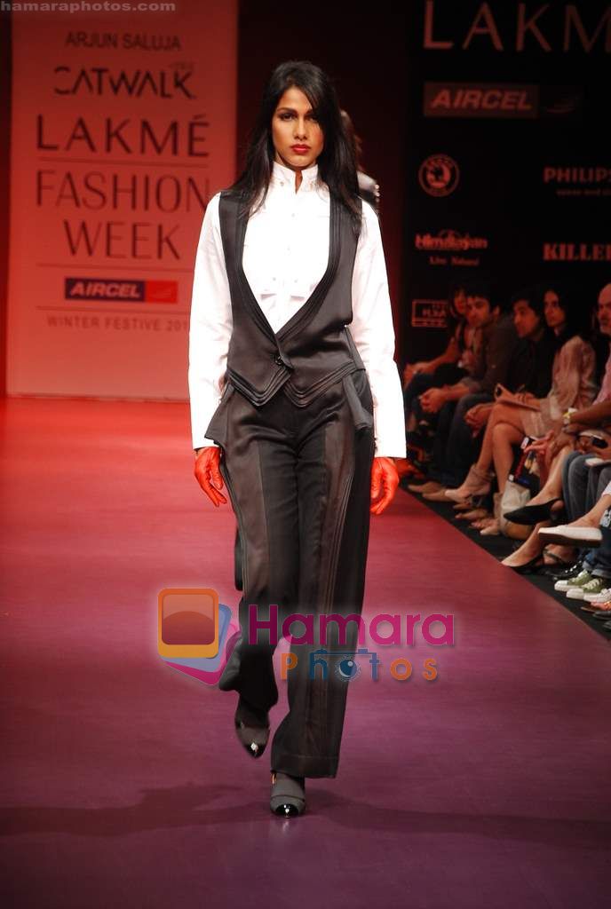 Model walks the ramp for Arjun Saluja Show at Lakme Winter fashion week day 2 on 18th Sept 2010 
