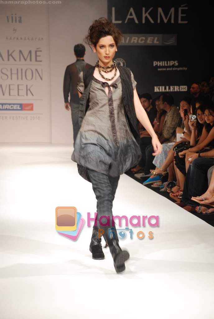 Model walks the ramp for Viia Show at Lakme Winter fashion week day 2 on 18th Sept 2010