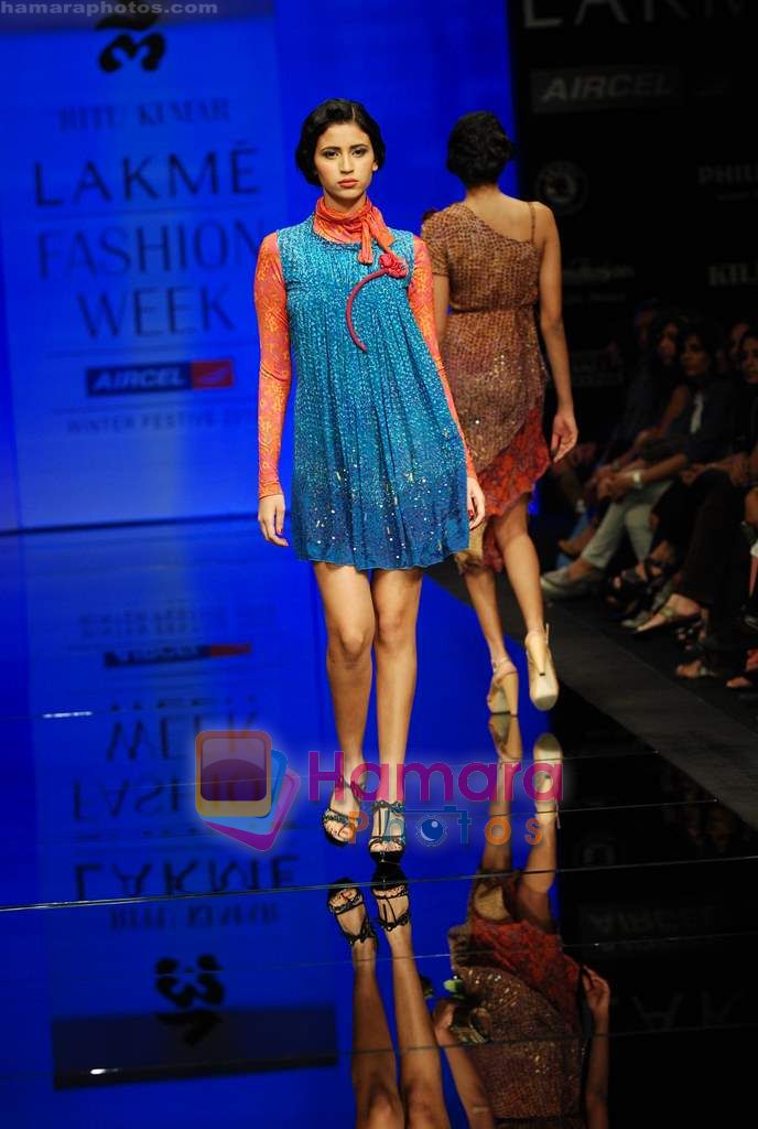 Model walks the ramp for Ritu Kumar Show at Lakme Winter fashion week day 2 on 18th Sept 2010 