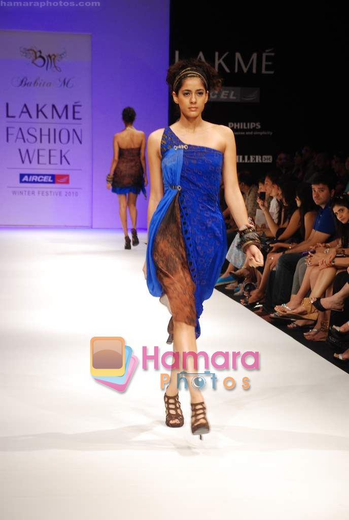 Model walks the ramp for Babita Show at Lakme Winter fashion week day 2 on 18th Sept 2010 