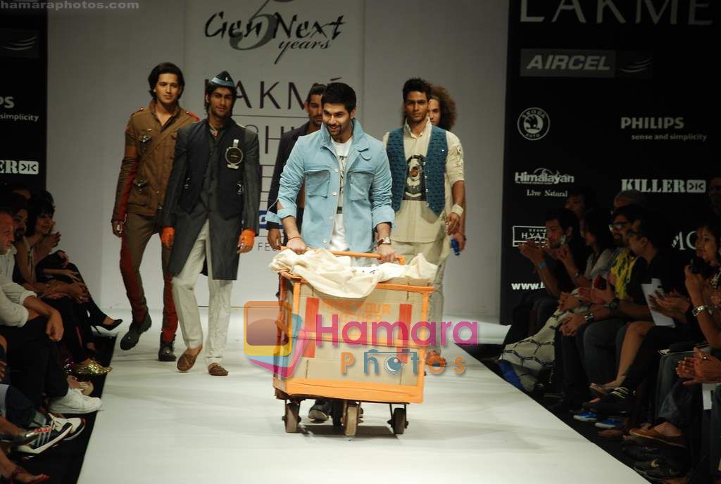 Model walks the ramp for Gen Next Show at Lakme Winter fashion week day 2 on 18th Sept 2010 