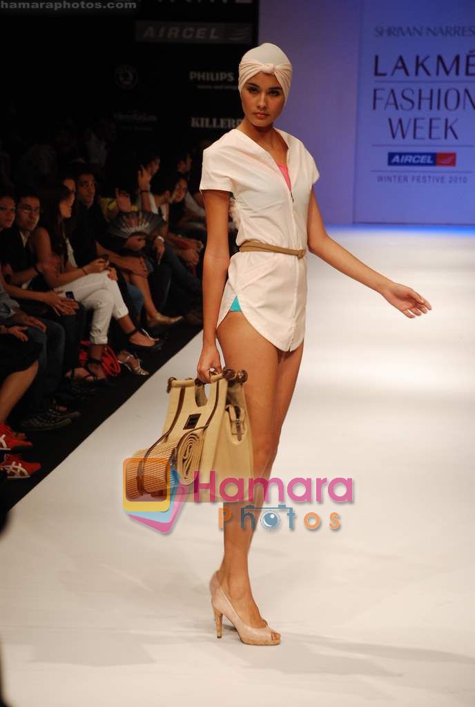Model walks the ramp for Shrivan Narresh Show at Lakme Winter fashion week day 2 on 18th Sept 2010 