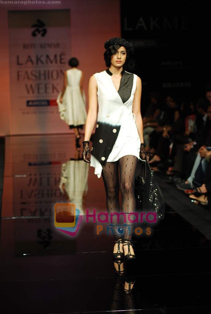 Model walks the ramp for Ritu Kumar Show at Lakme Winter fashion week day 2 on 18th Sept 2010 
